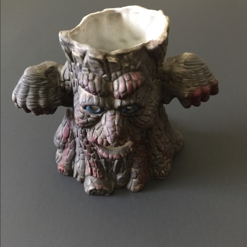 Tea light candle holder